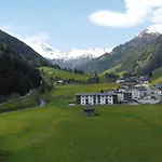 Ferienhaus Tux Holiday Home *