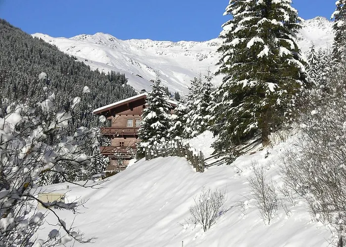 بيت للعطل Ferienhaus Tux Holiday Home *